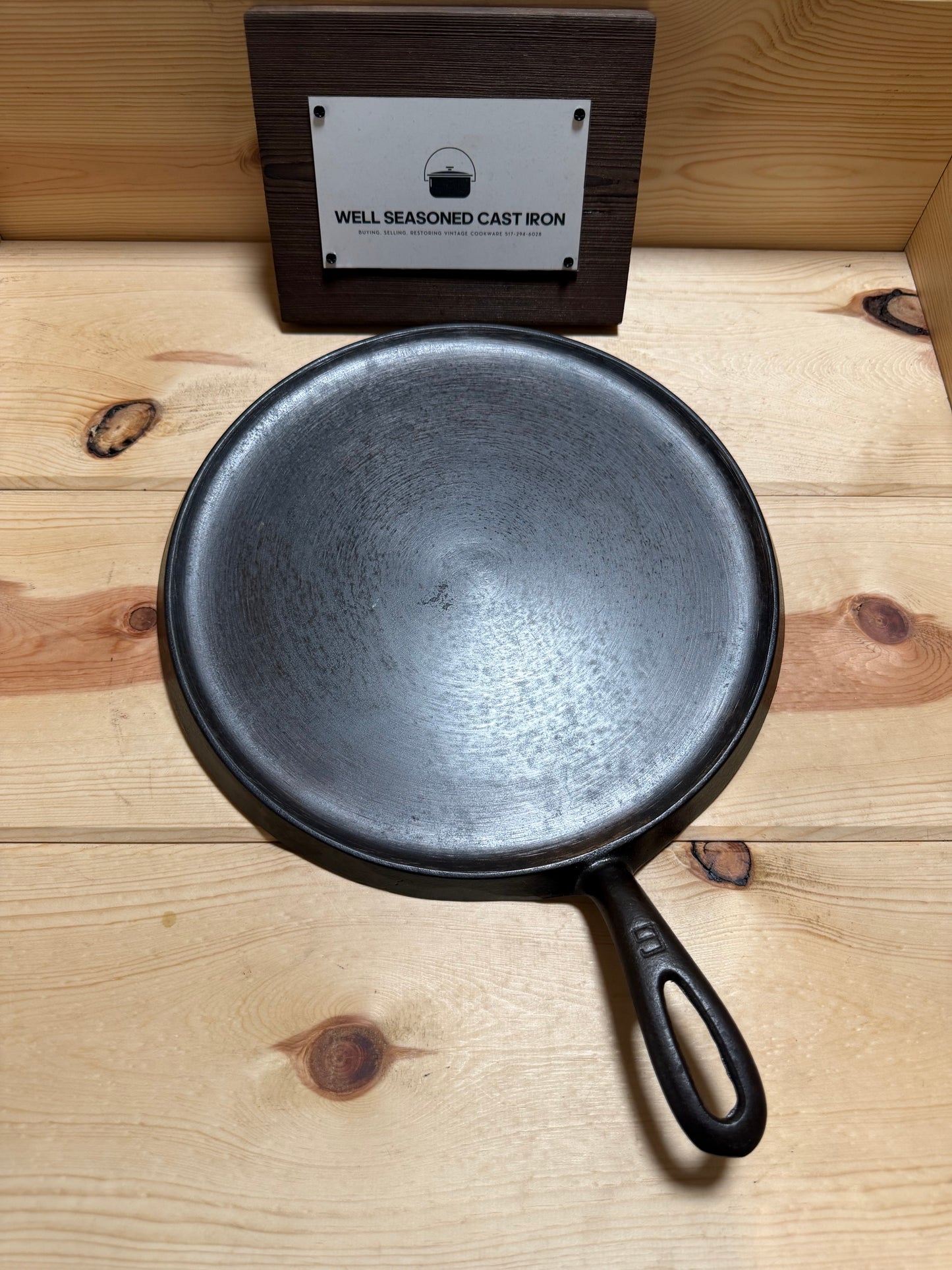 Griswold #9 Round Hand Griddle - Large Block Logo