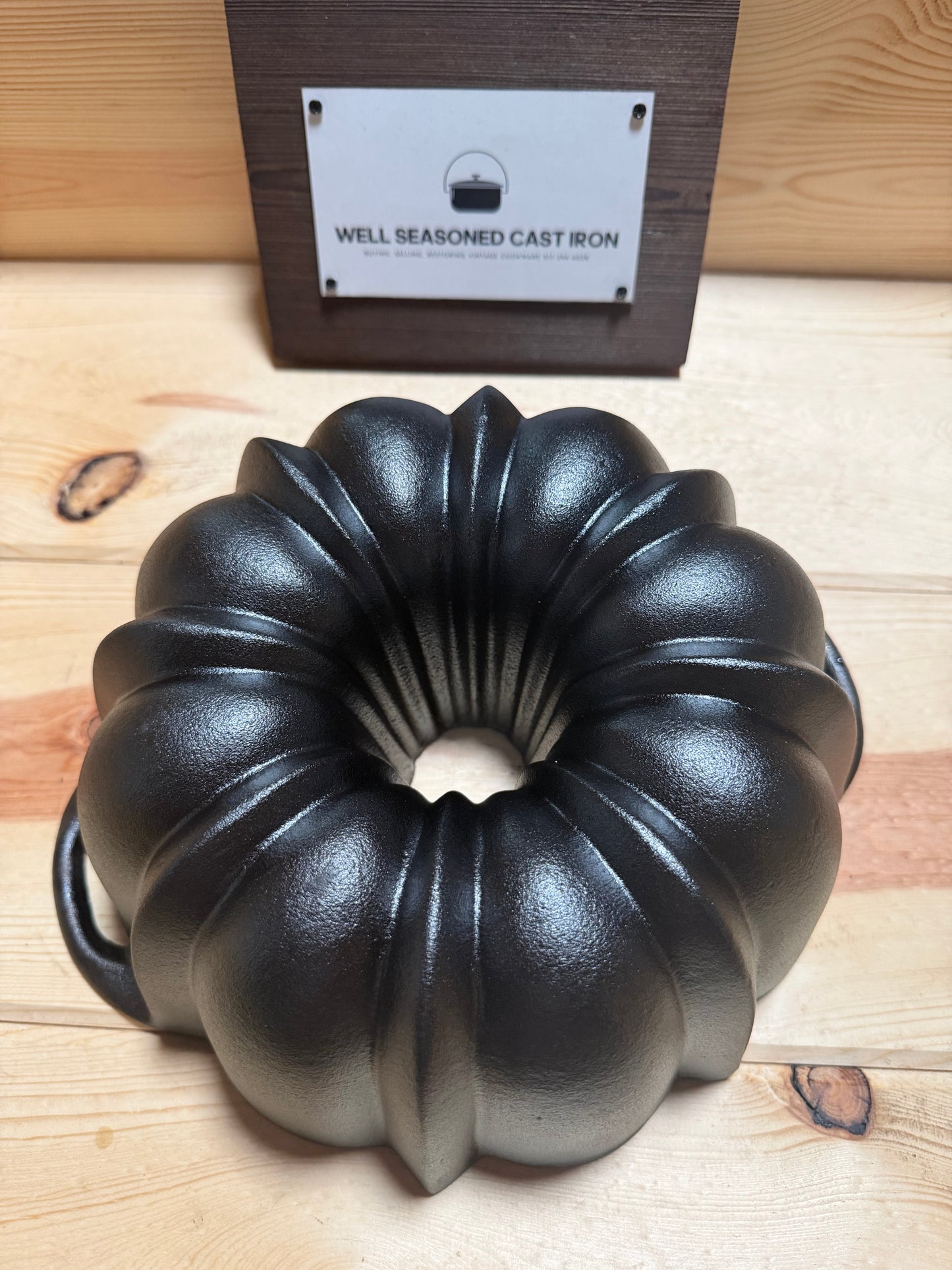 Vintage Lodge Bundt Cake Mold