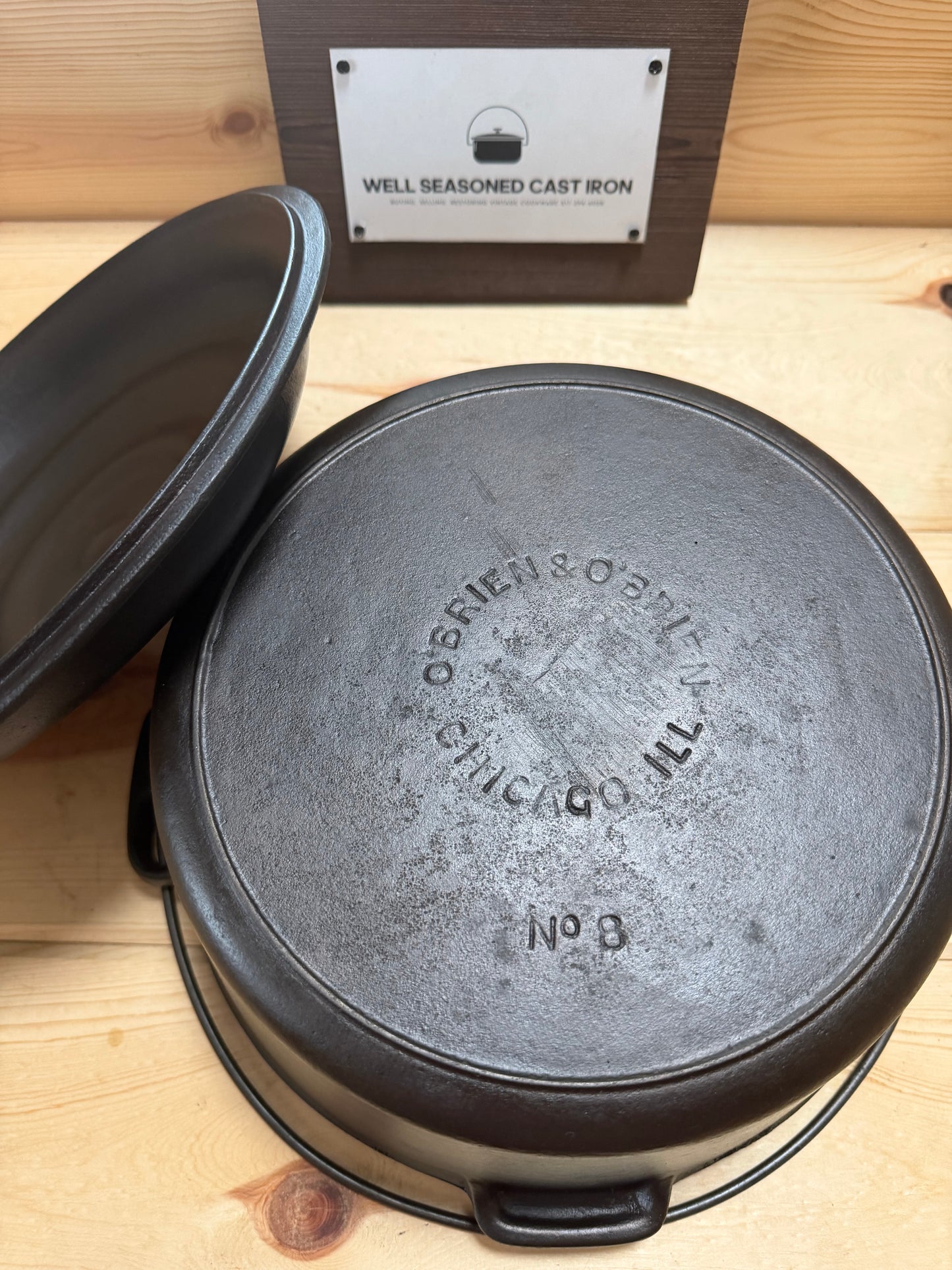 O'Brien and O'Brien Chicago #8 Dutch Oven w/ Beehive Lid