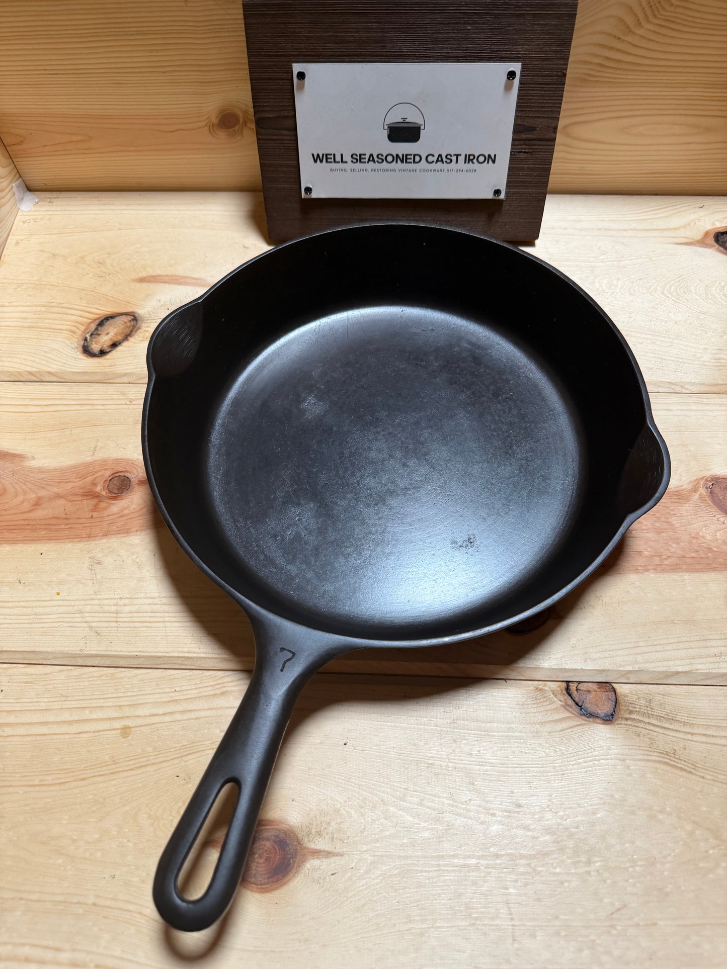 Griswold #7 Skillet, Grooved handle - Small logo