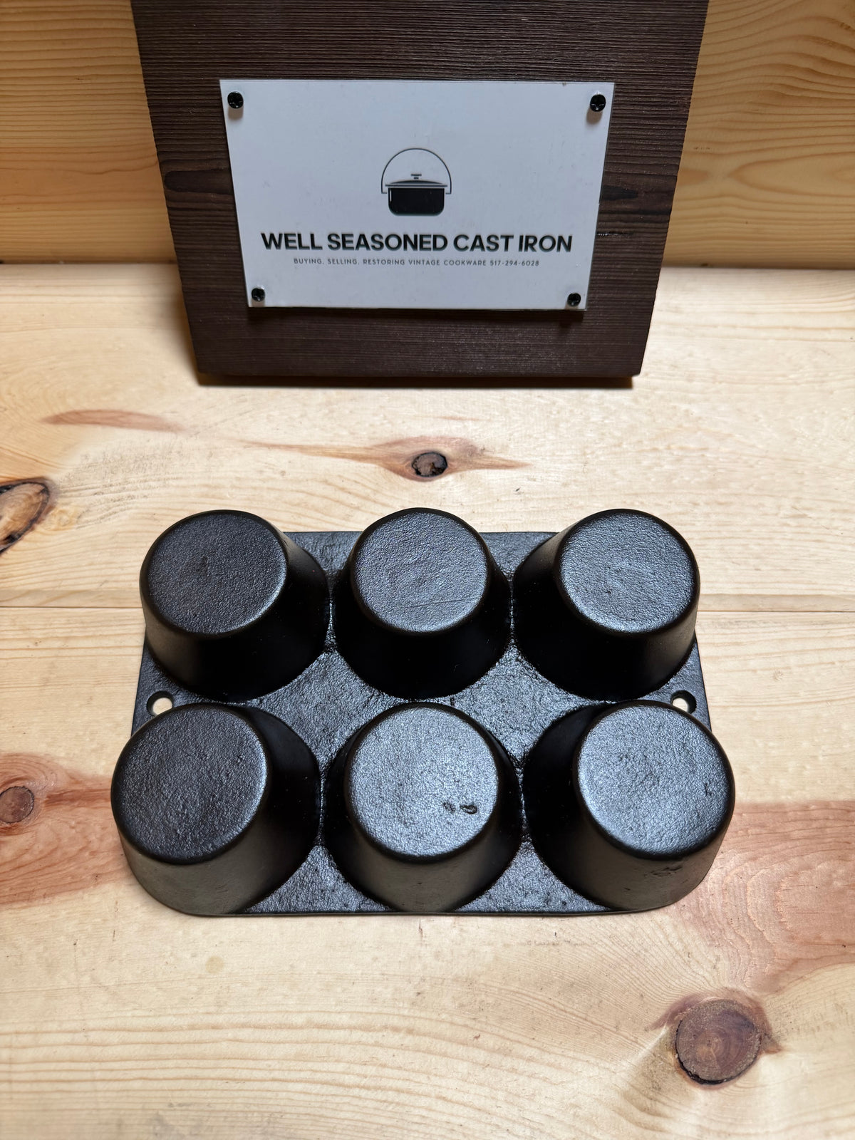 Unmarked Wagner 6 cup Muffin Pan