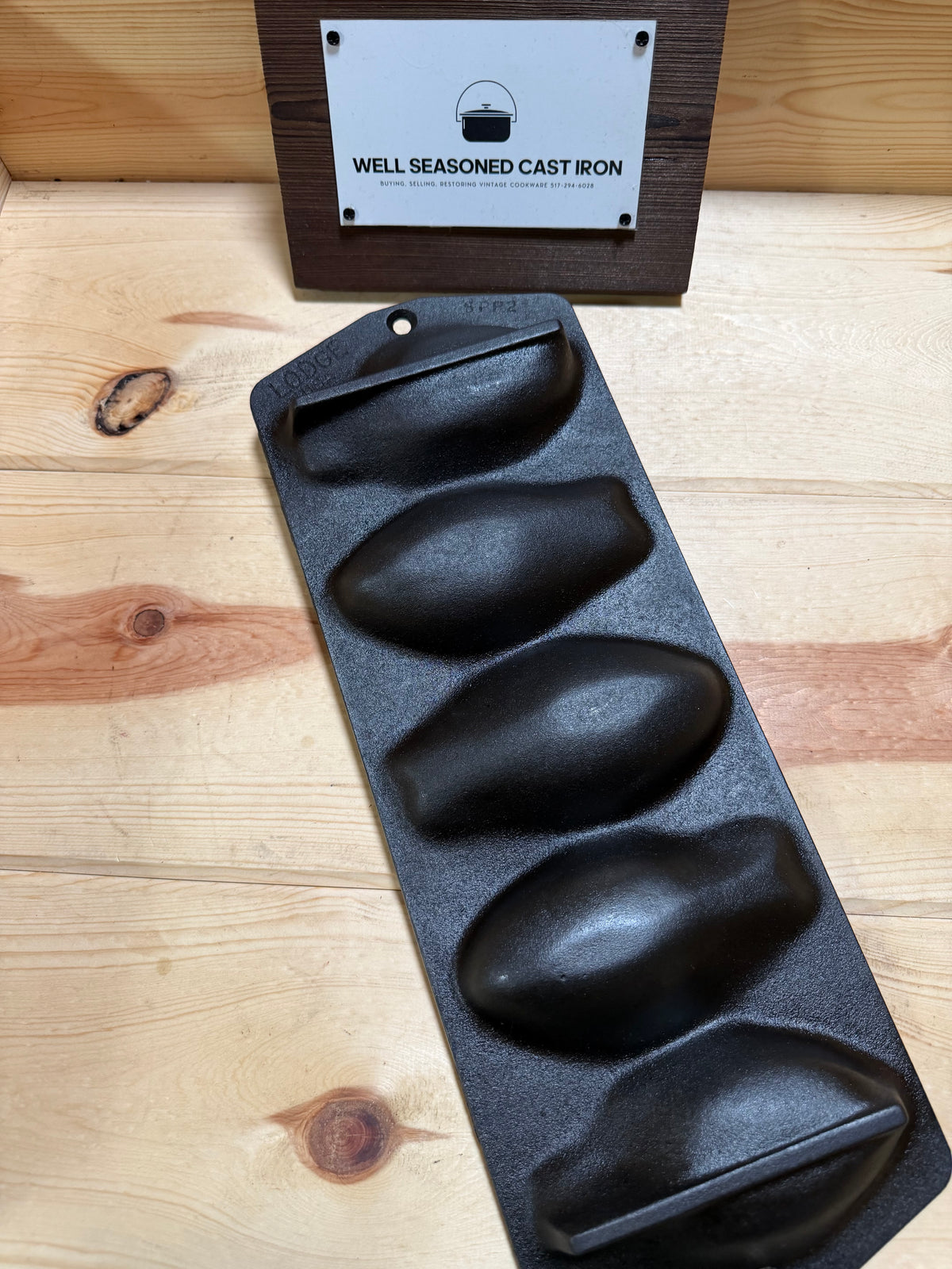 Lodge Cornbread Fish Pan