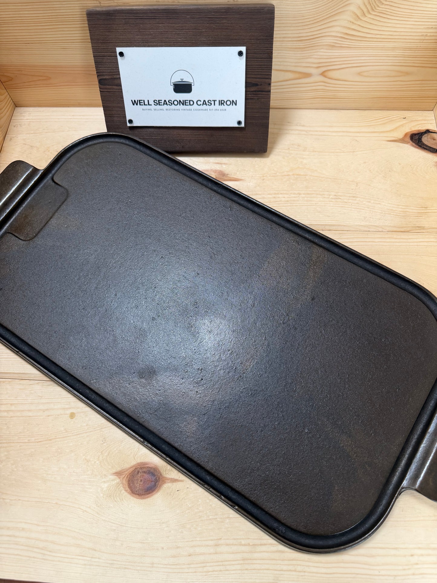Wagner- Unmarked 17 in long griddle- INV004