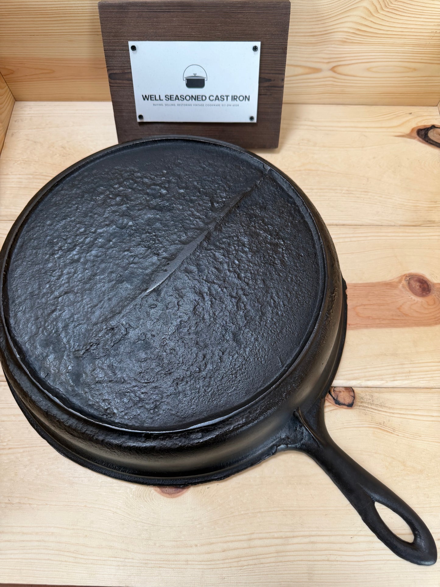 Gate Marked Pointy Handle 13 in DEEP skillet INV010