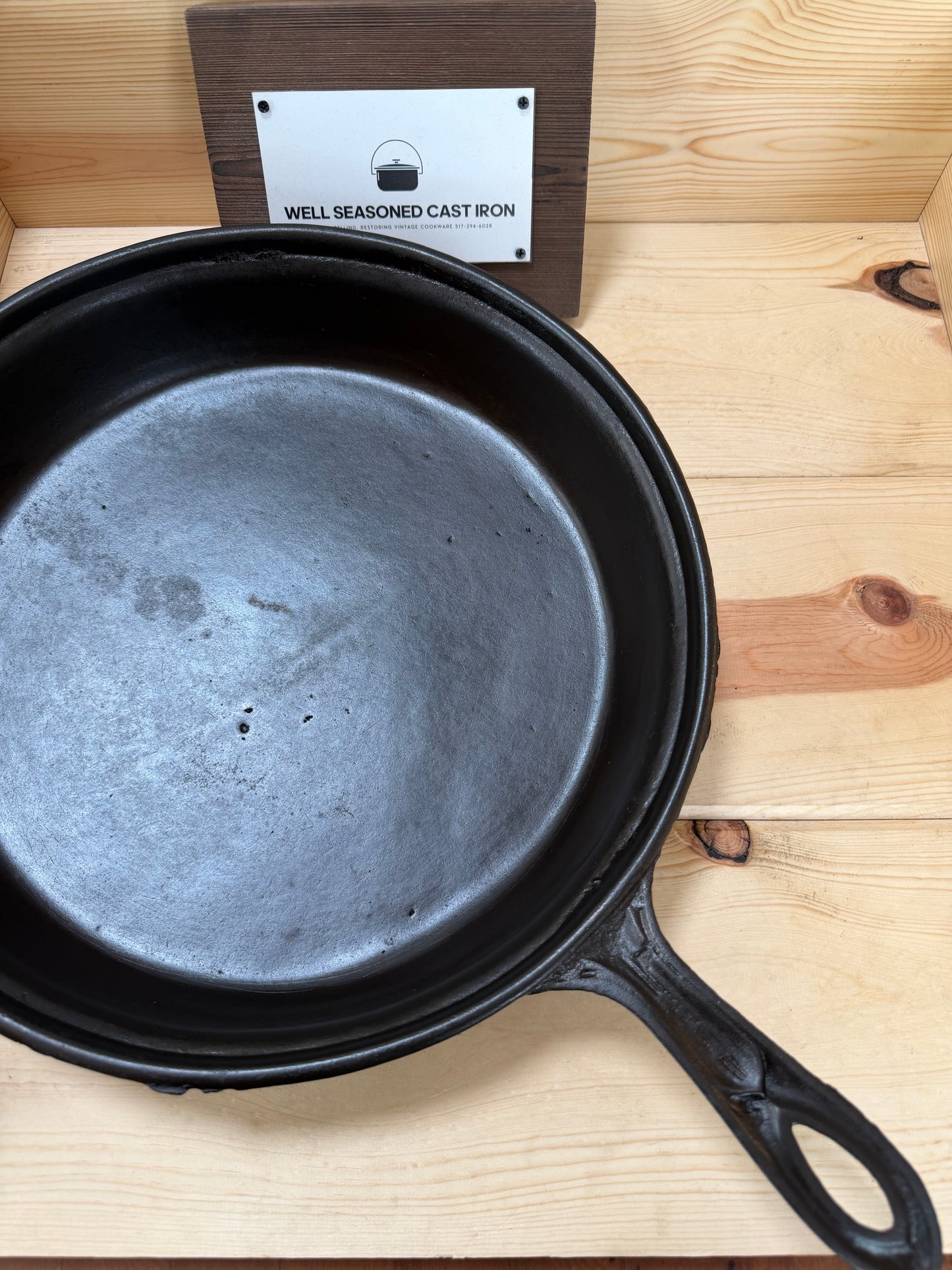 Gate Marked Pointy Handle 13 in DEEP skillet INV010