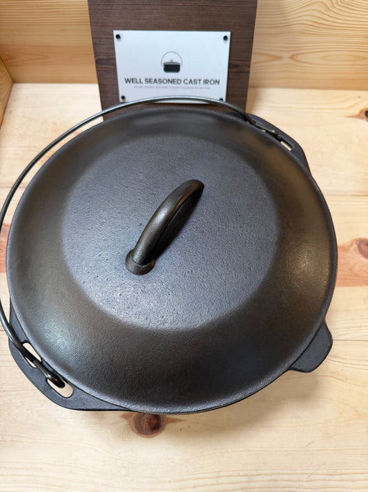 Vintage Lodge # 8 Dutch Oven INV017