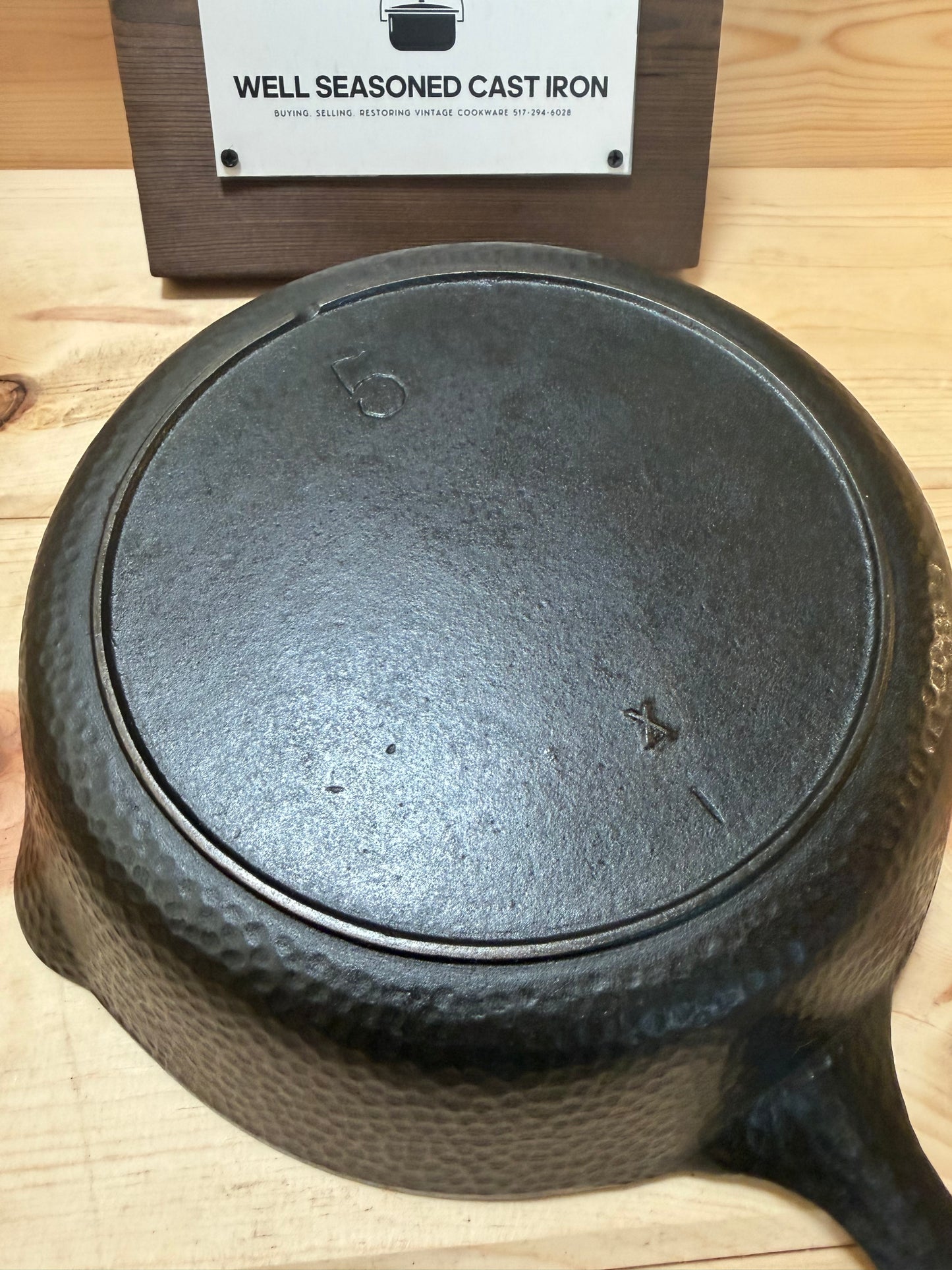 HTF Lodge - Single notch Hammered #5 INV019