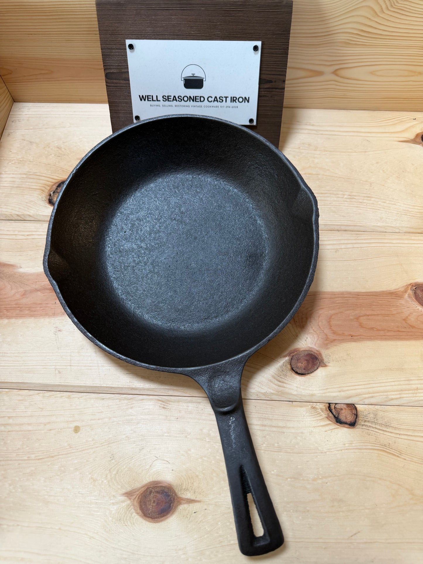 Wagner - Unmarked Chef Skillet 9in INV020