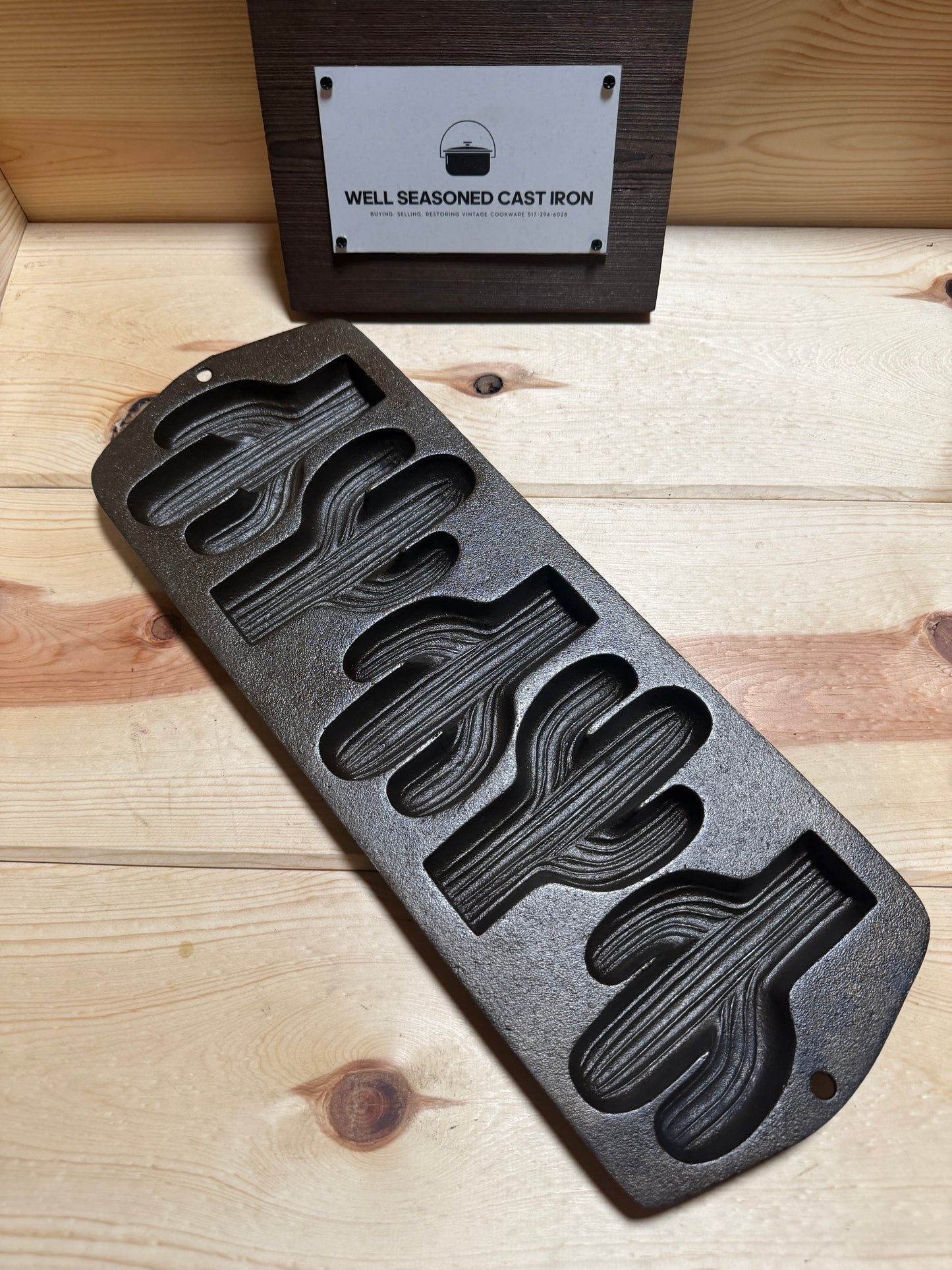 Lodge Cactus Pan Mold
