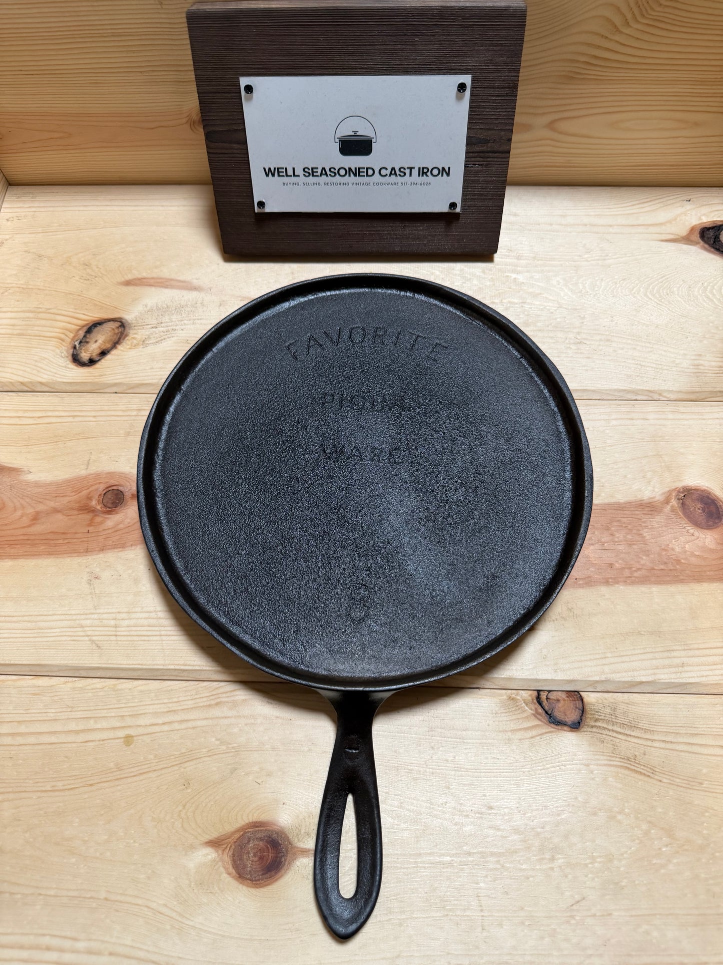 Favorite Piqua Ware #8 Round Hand Griddle