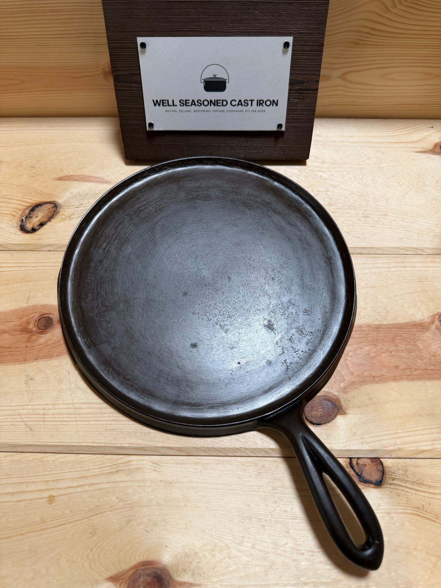 Favorite Piqua Ware #8 Round Hand Griddle