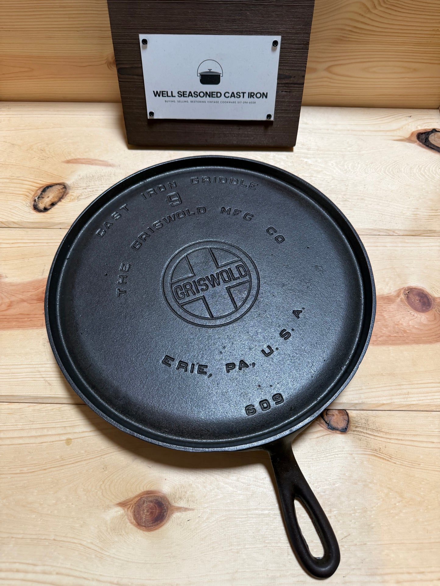 Griswold #9 Round Hand Griddle - Large Block Logo
