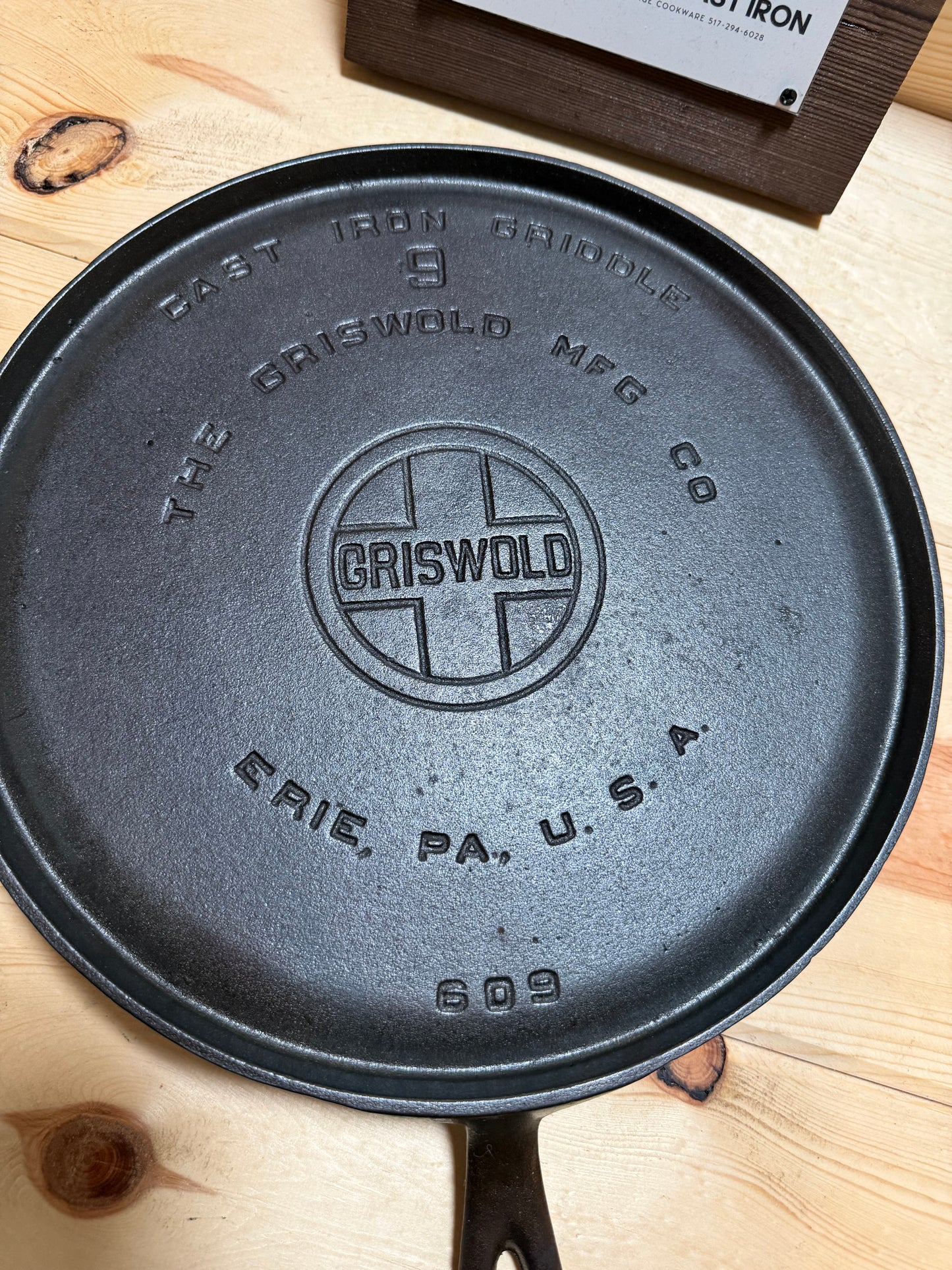 Griswold #9 Round Hand Griddle - Large Block Logo