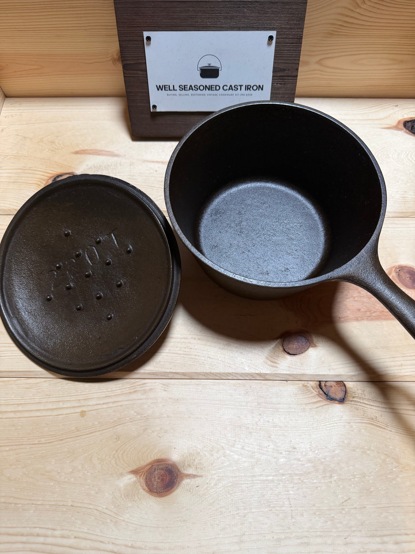 Vintage Lodge 2 quart sauce pot with lid