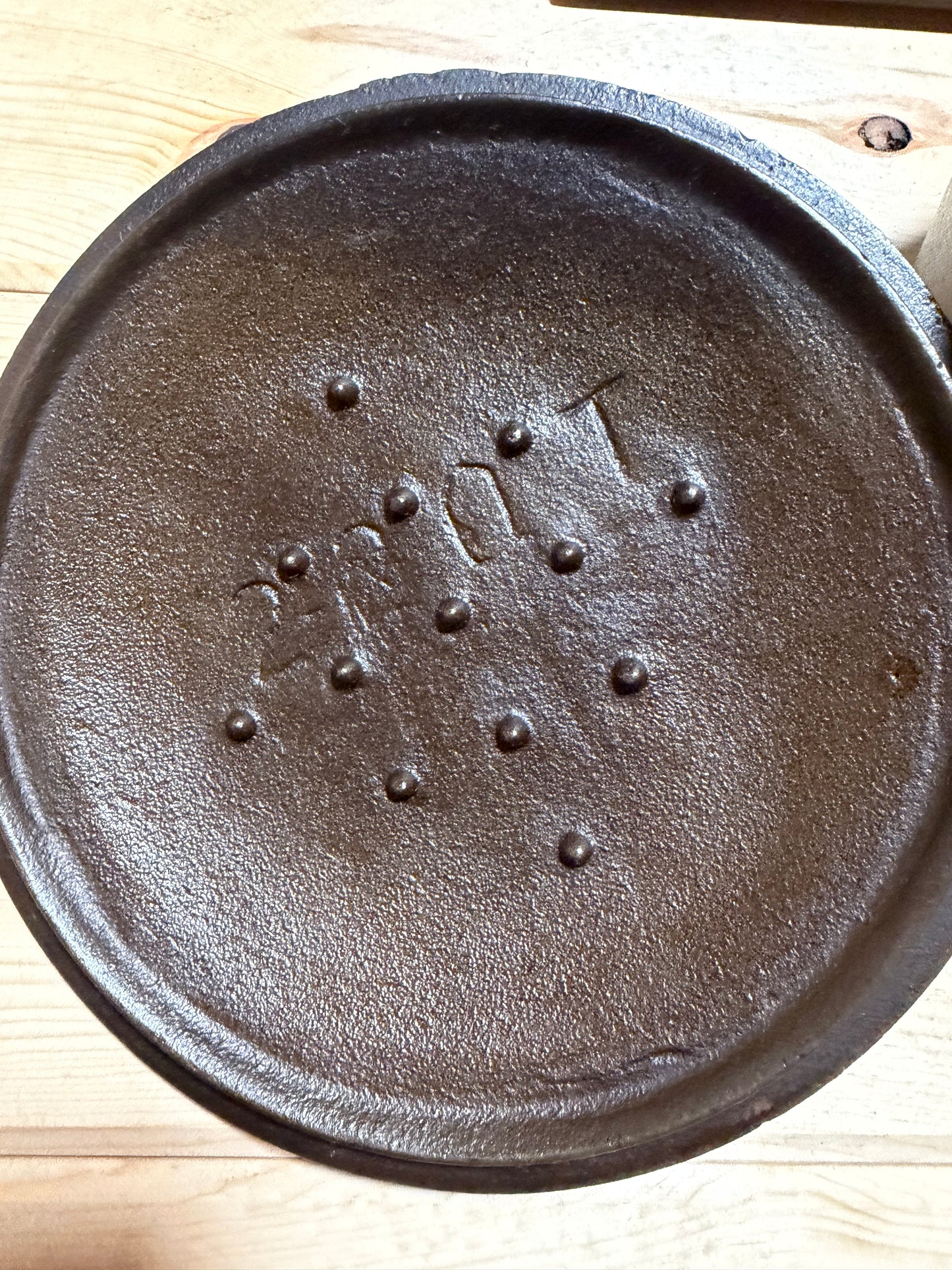 Vintage Lodge 2 quart sauce pot with lid