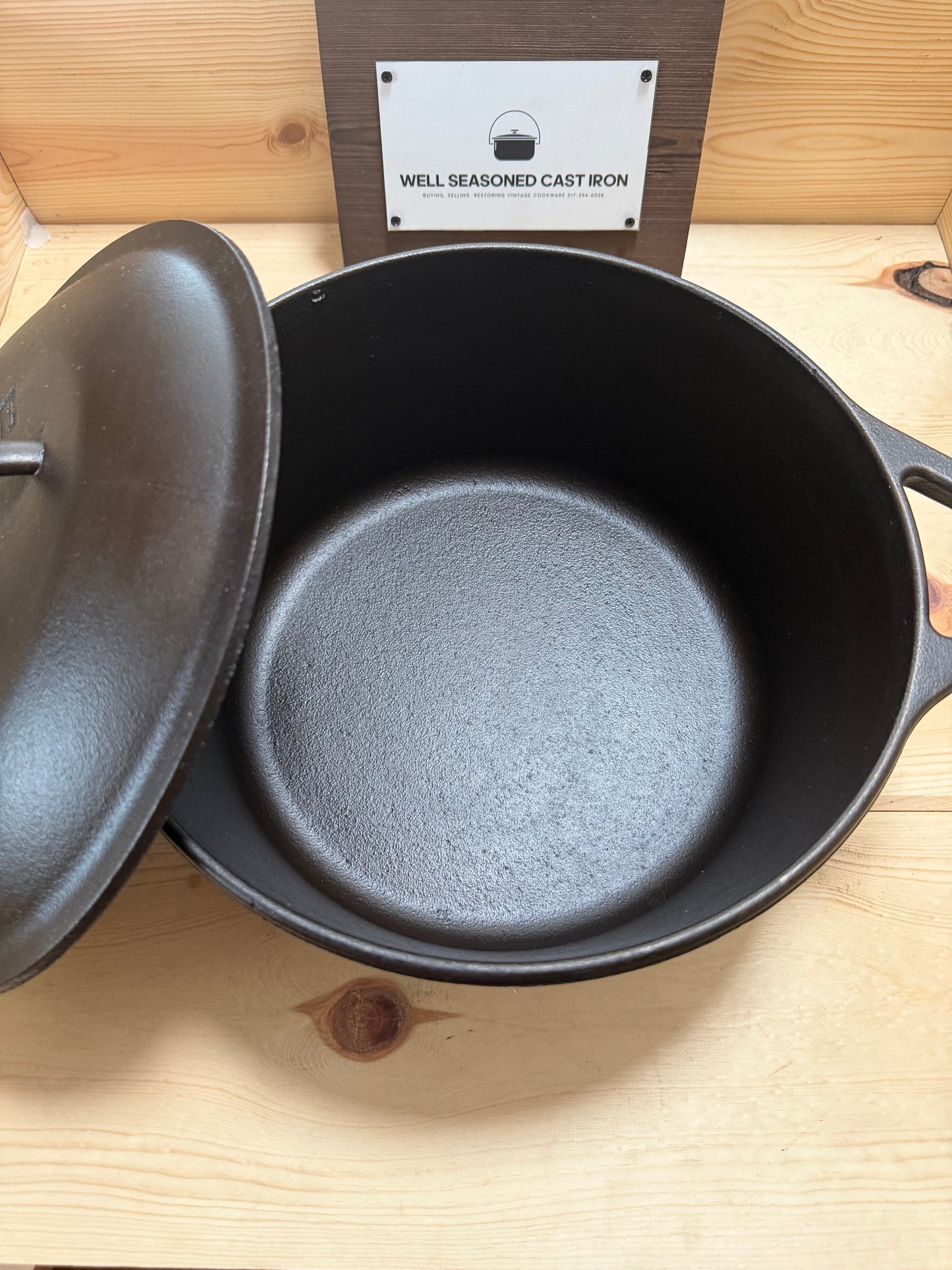 Lodge Egg Logo Dutch Oven # 8