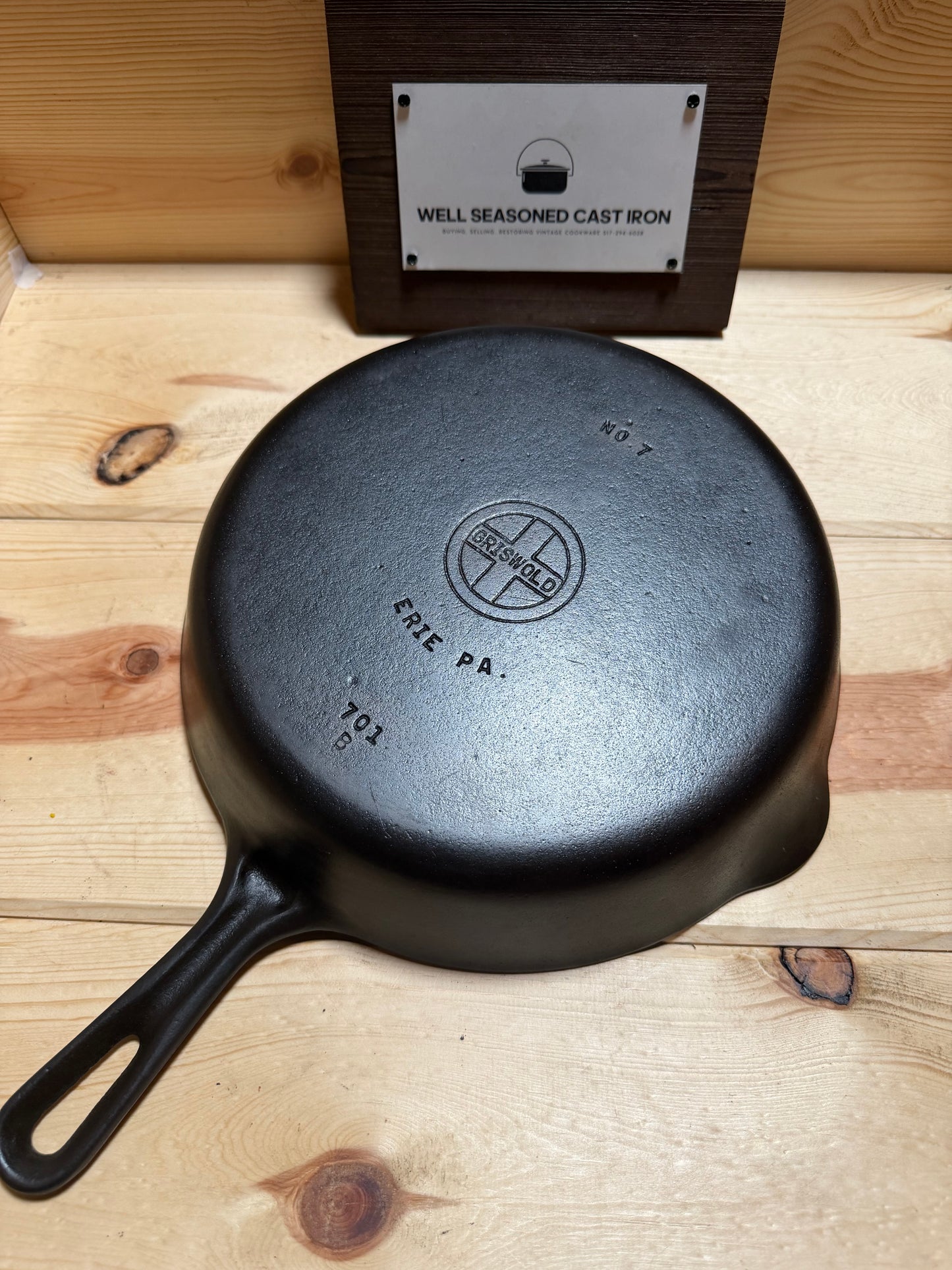 Griswold #7 Skillet, Grooved handle - Small logo