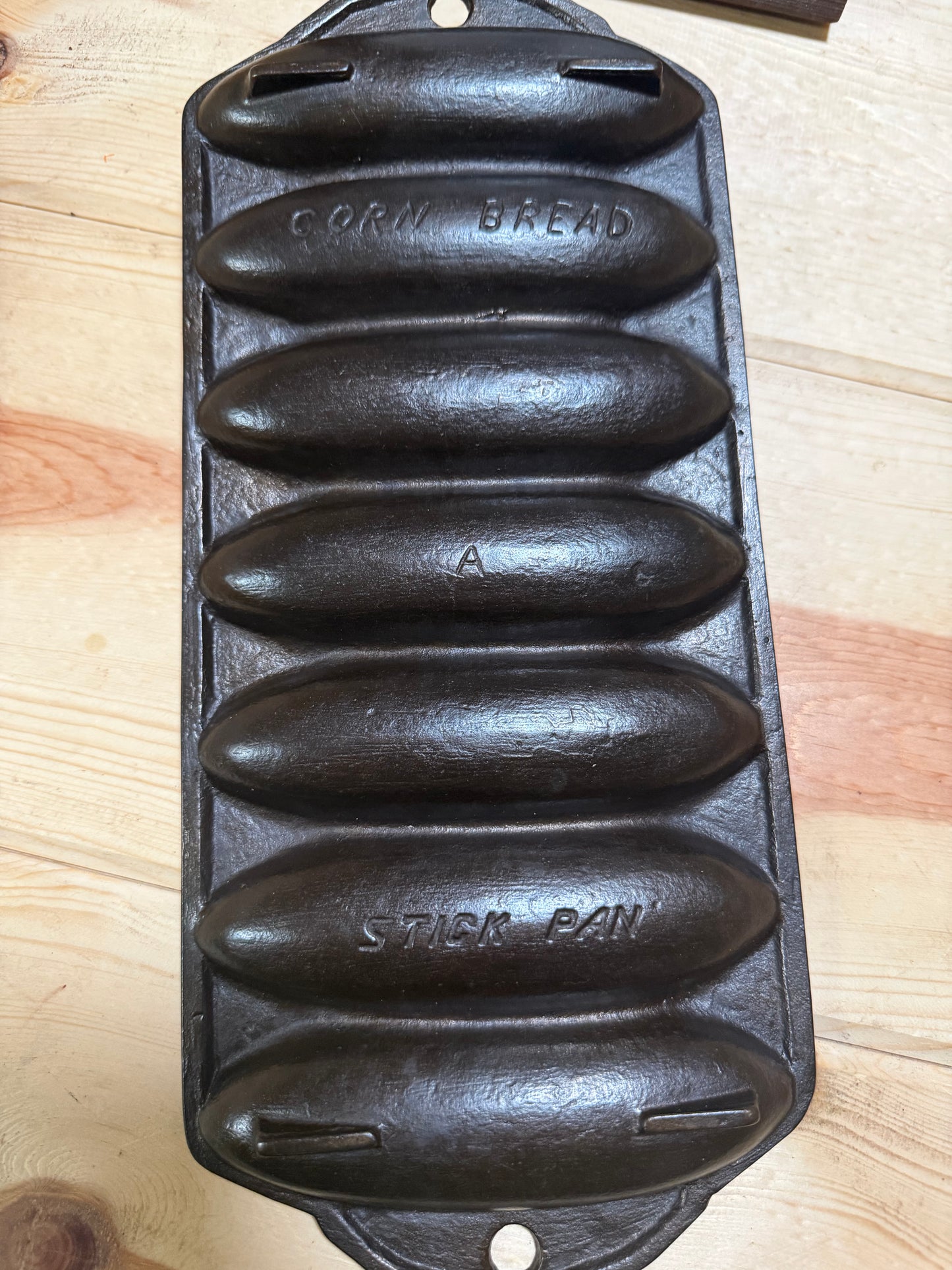 Griswold- Unmarked Cornbread Stick Pan " Wheat" pattern