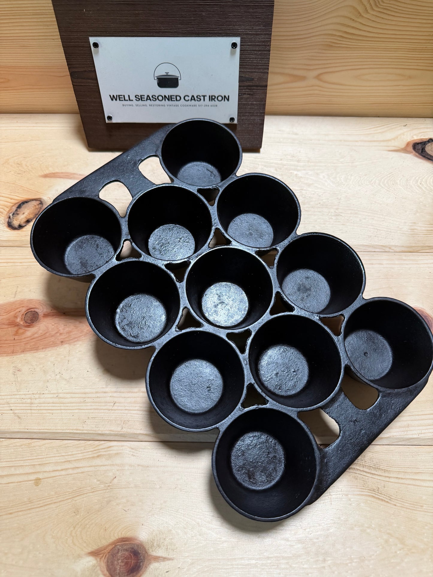 Griswold ERIE no. 10 Muffin Pan