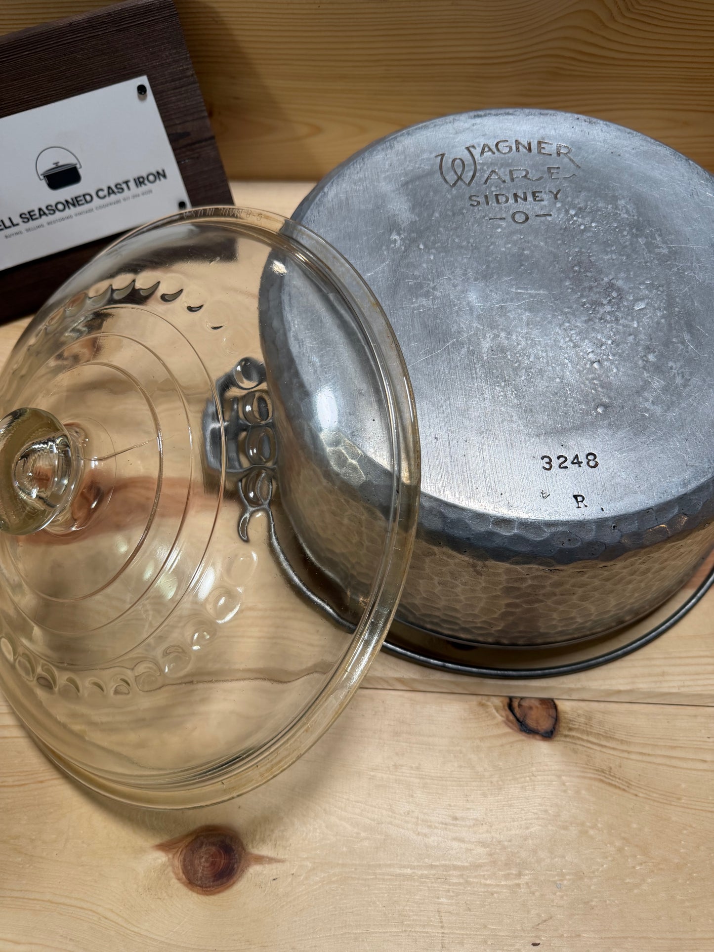 Wagner Ware Sidney -O- Hammered Aluminum Dutch Oven w/ Wagner C8 Glass Lid