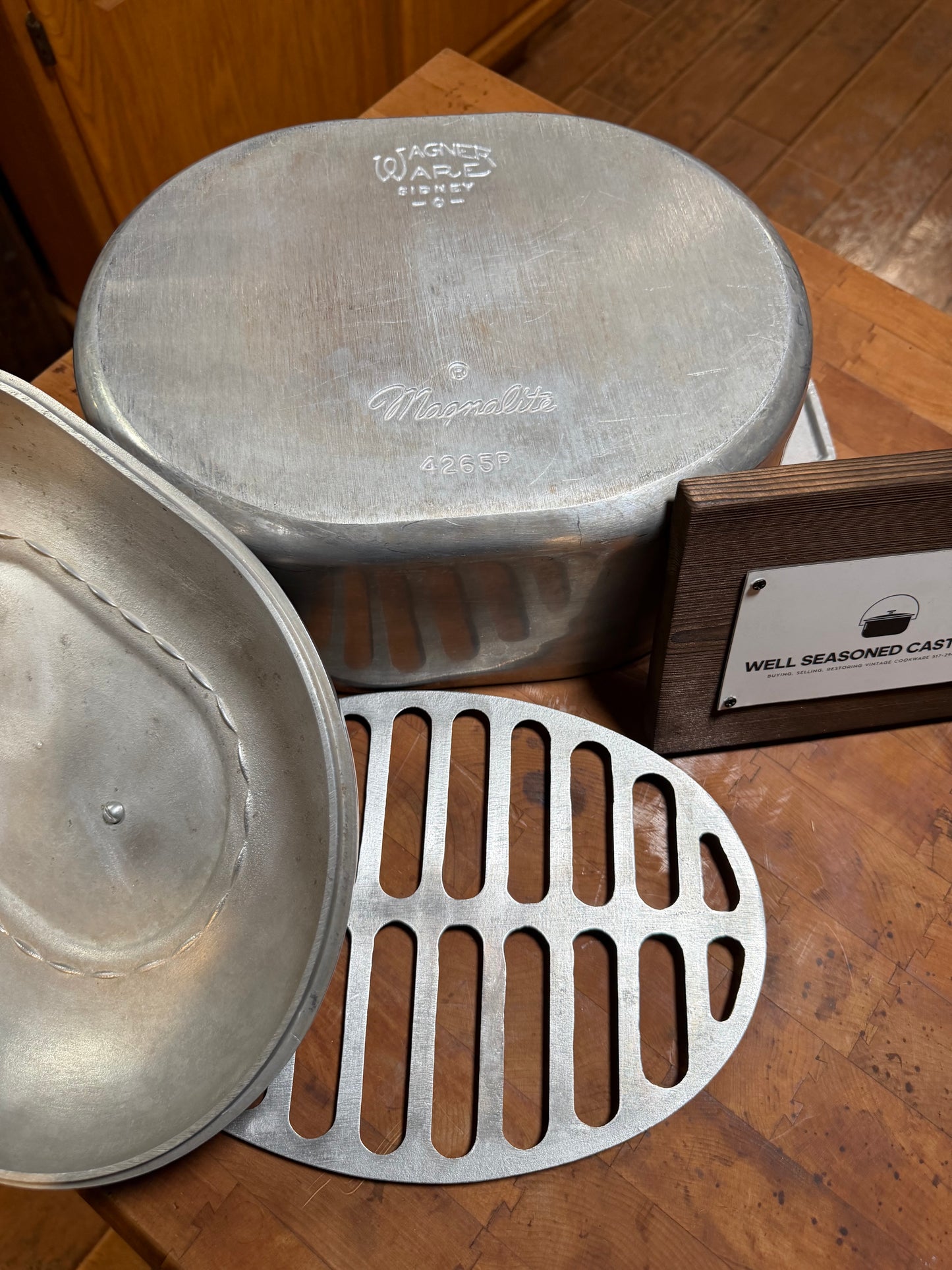 Magnalite Roaster - 4265P w/ trivet