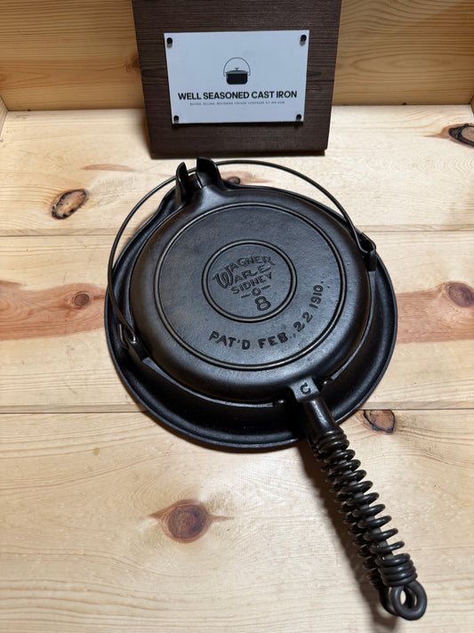 Wagner Ware Sidney -O- # 8 Waffle Maker with bailed low base