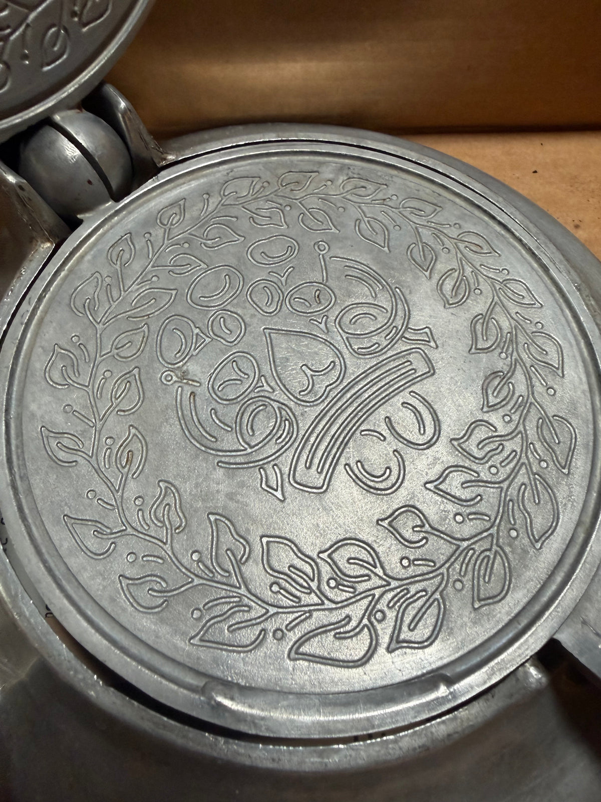 NOS!!! Nordic Ware - Scandinavian Krumkake Iron