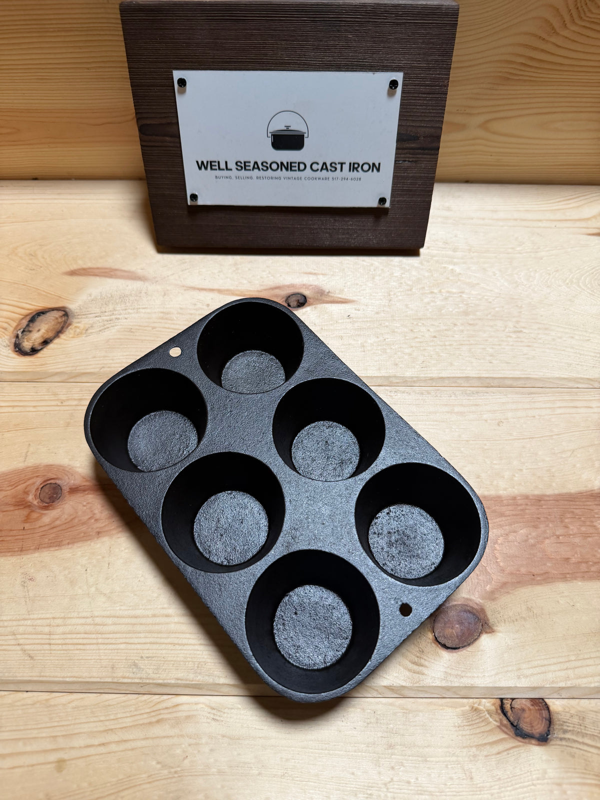 Unmarked Wagner 6 cup Muffin Pan