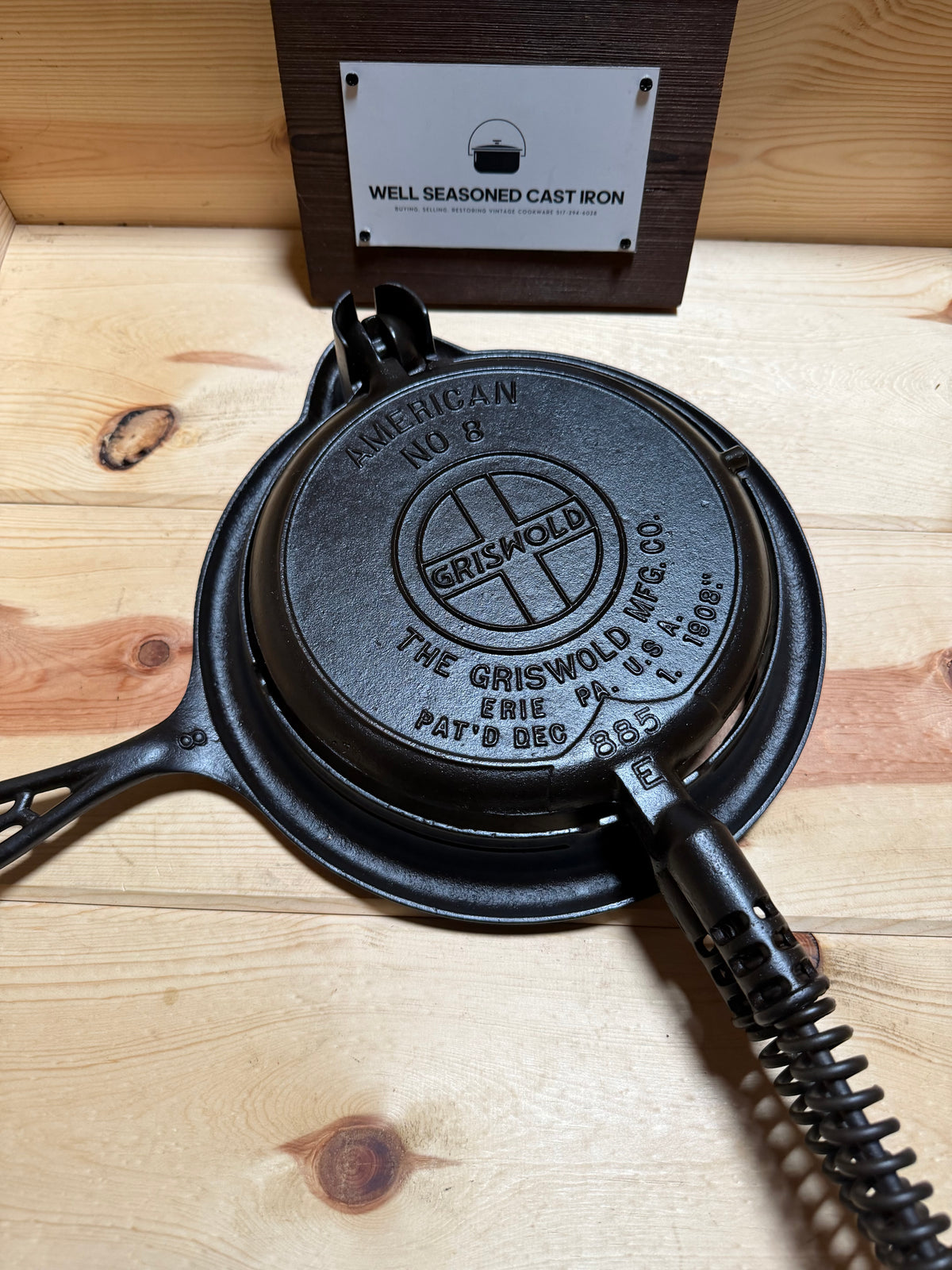 Griswold Slant Logo No. 8 Low Base Waffle Iron