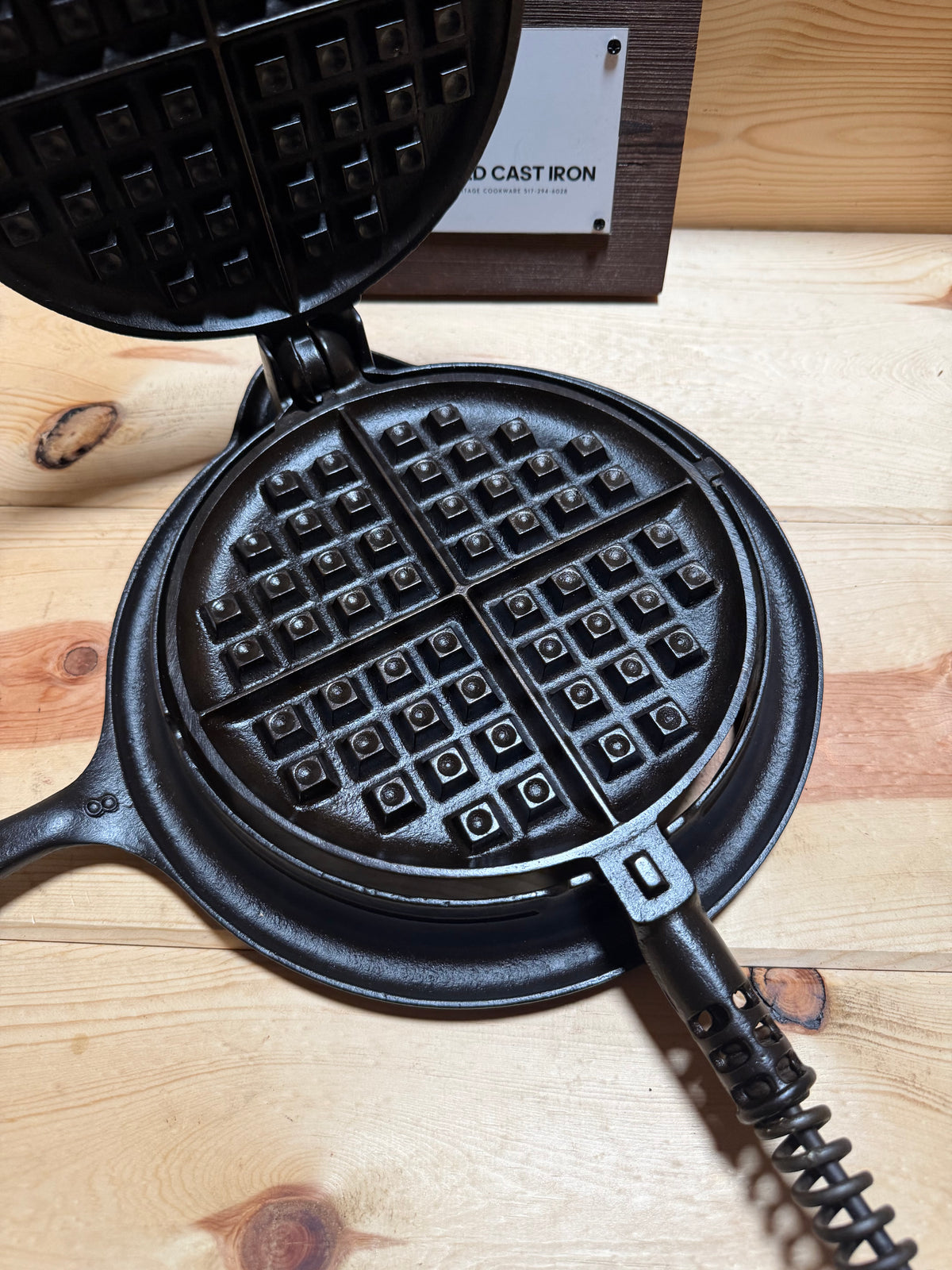 Griswold Slant Logo No. 8 Low Base Waffle Iron
