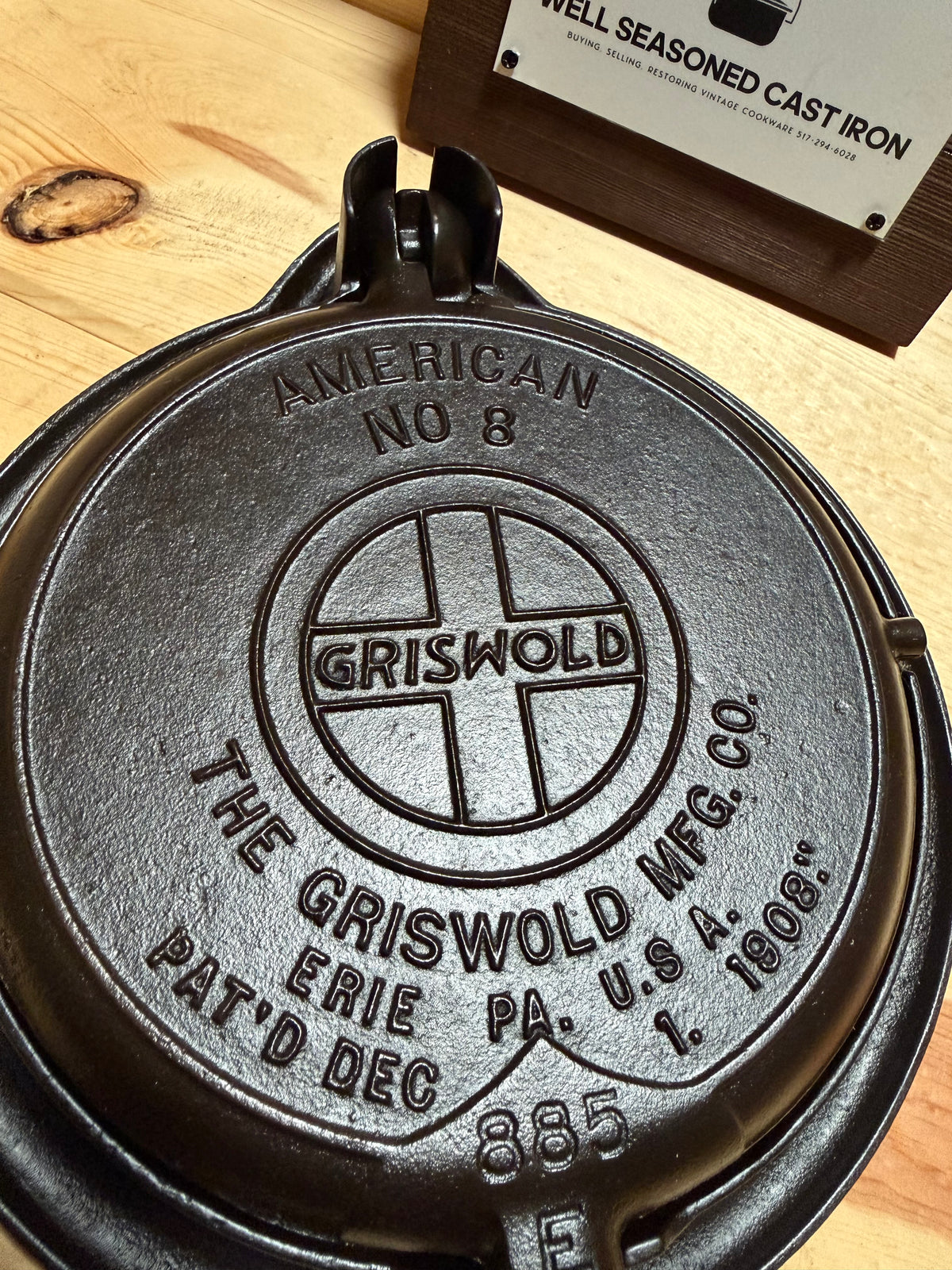 Griswold Slant Logo No. 8 Low Base Waffle Iron