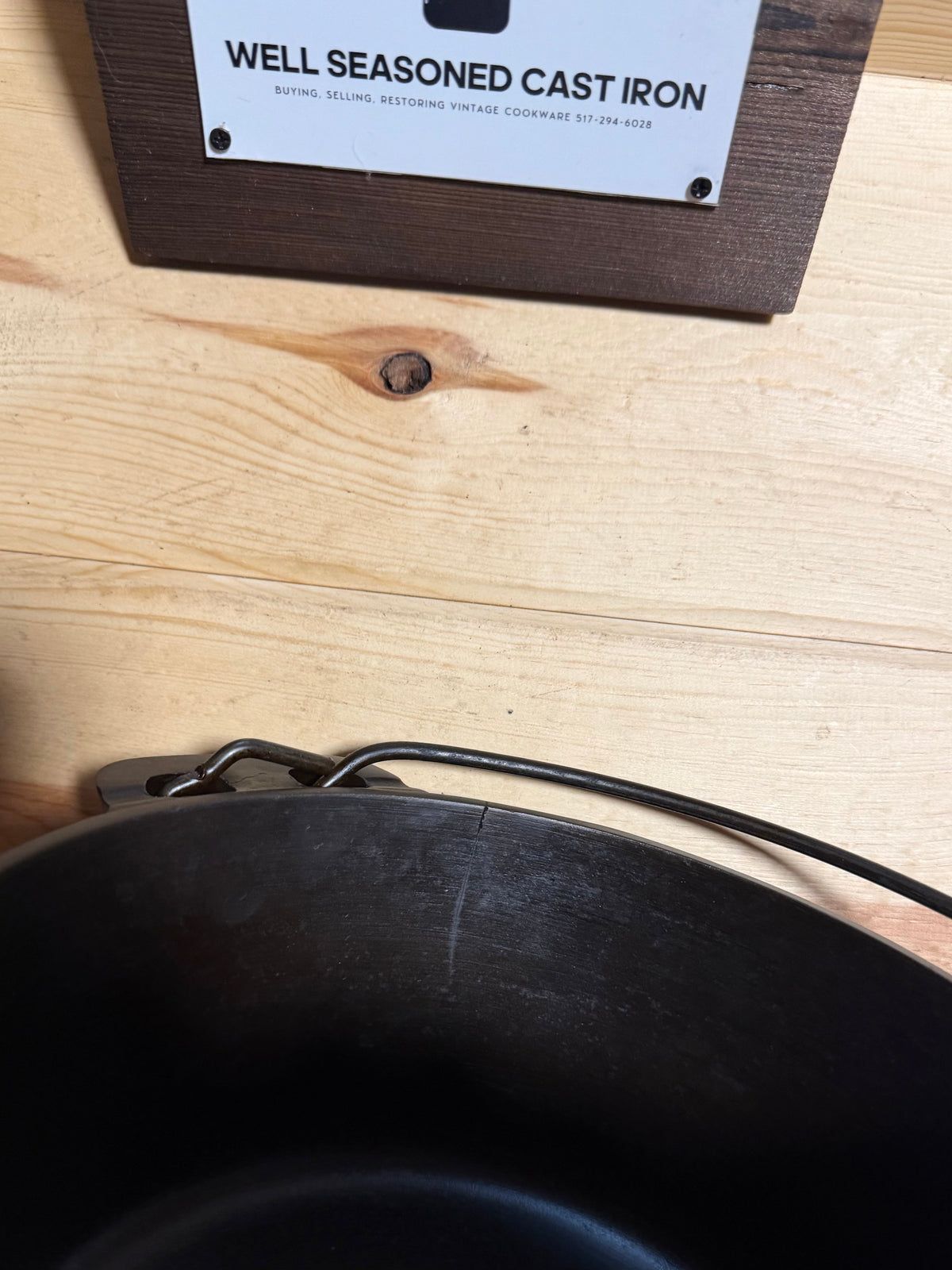 HAIRLINE CRACK! Griswold no.6 Tite-Top Dutch Oven