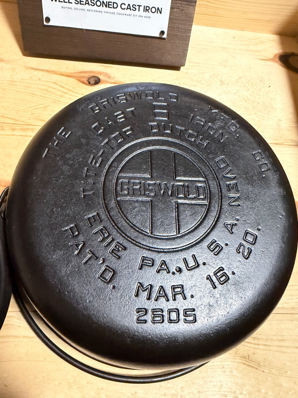 HAIRLINE CRACK! Griswold no.6 Tite-Top Dutch Oven