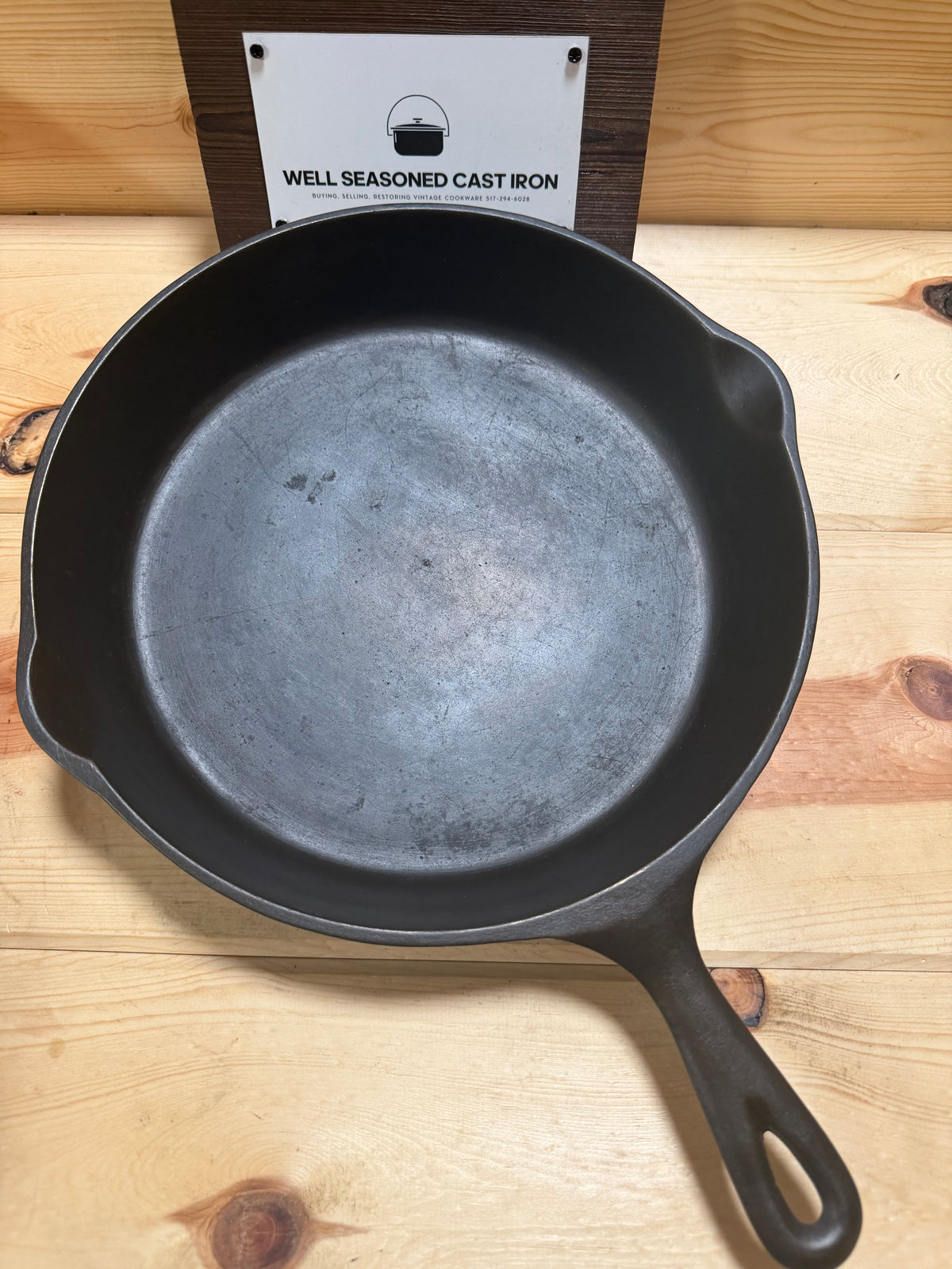 Unmarked Wagner HAMMERED no.8