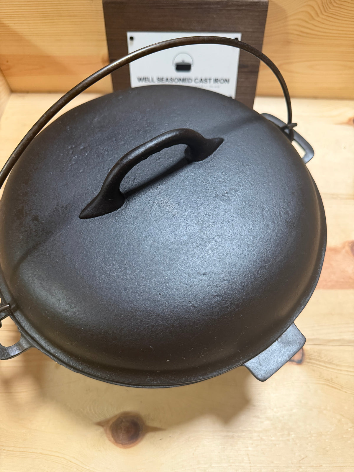 Chicago Hardware Foundry no.8 Dutch Oven- Diamond Logo