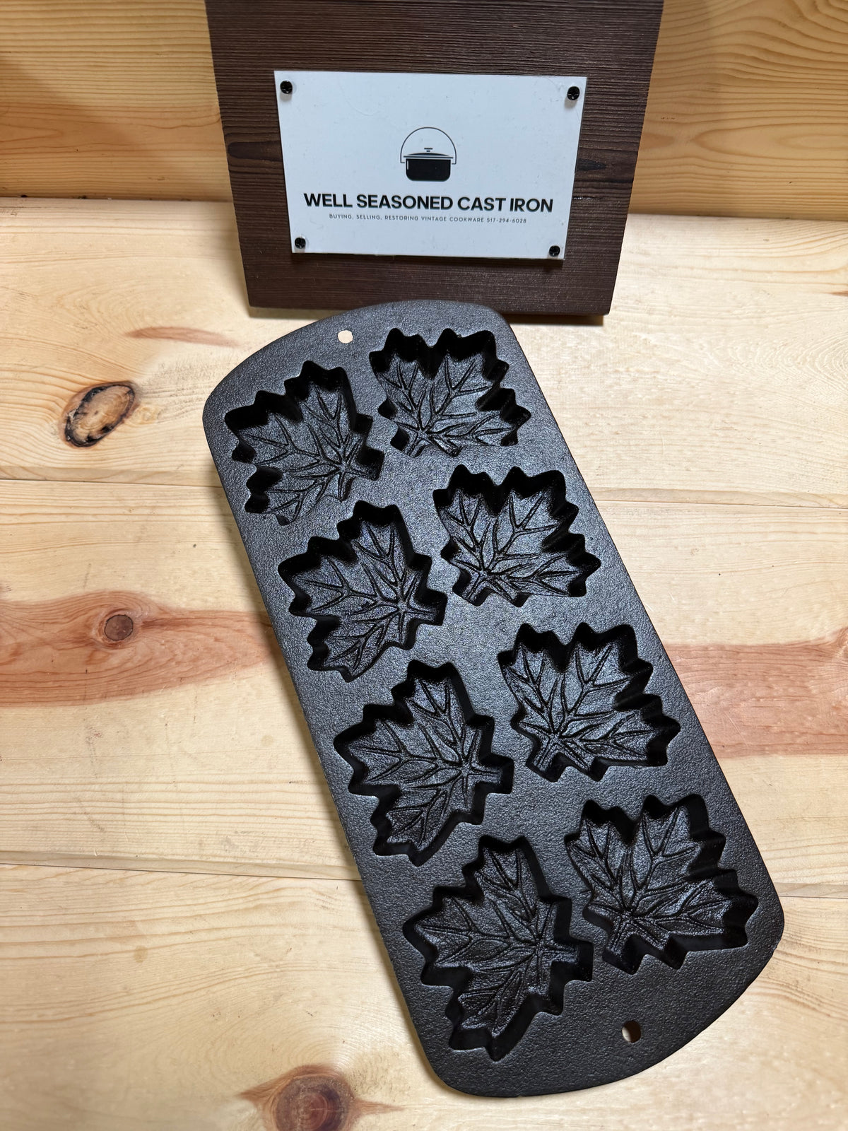 Lodge Maple Leaf Pan