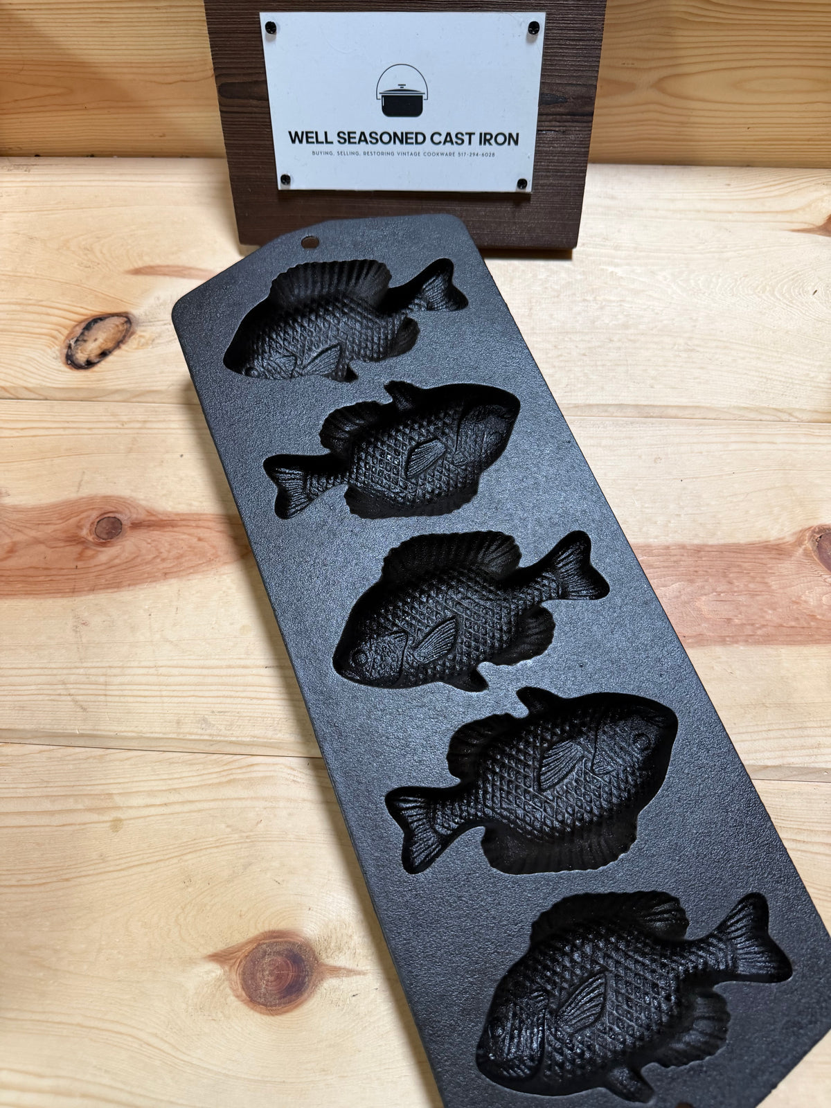 Lodge Cornbread Fish Pan