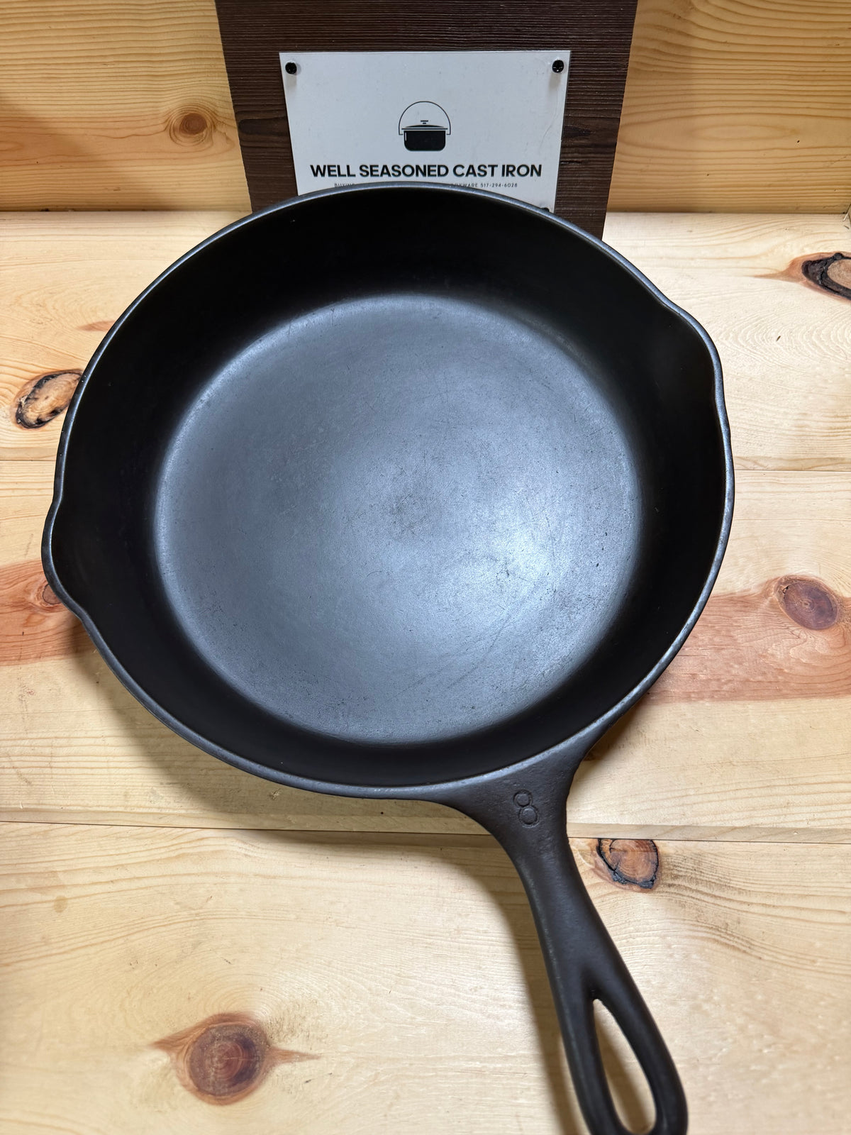 Unmarked Wagner Hammered Skillet no.8