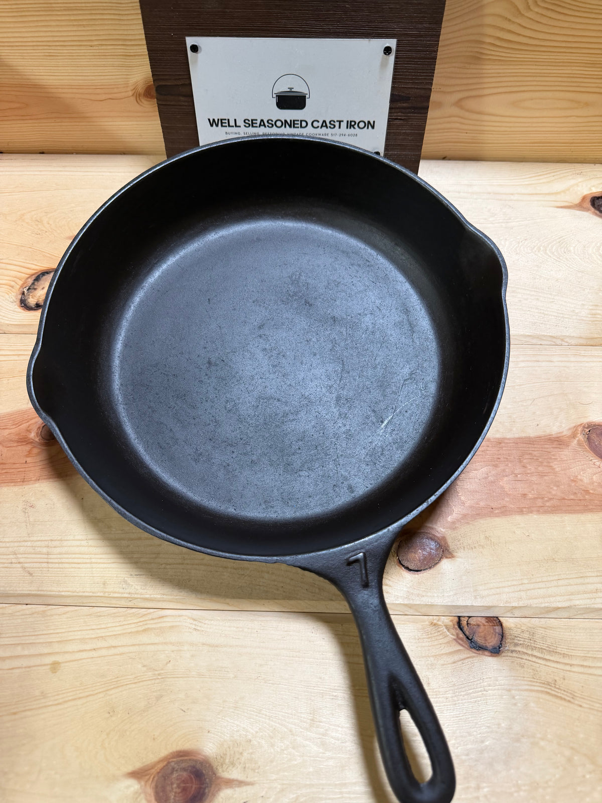 Southern mystery skillet #7 w/ raised makers mark