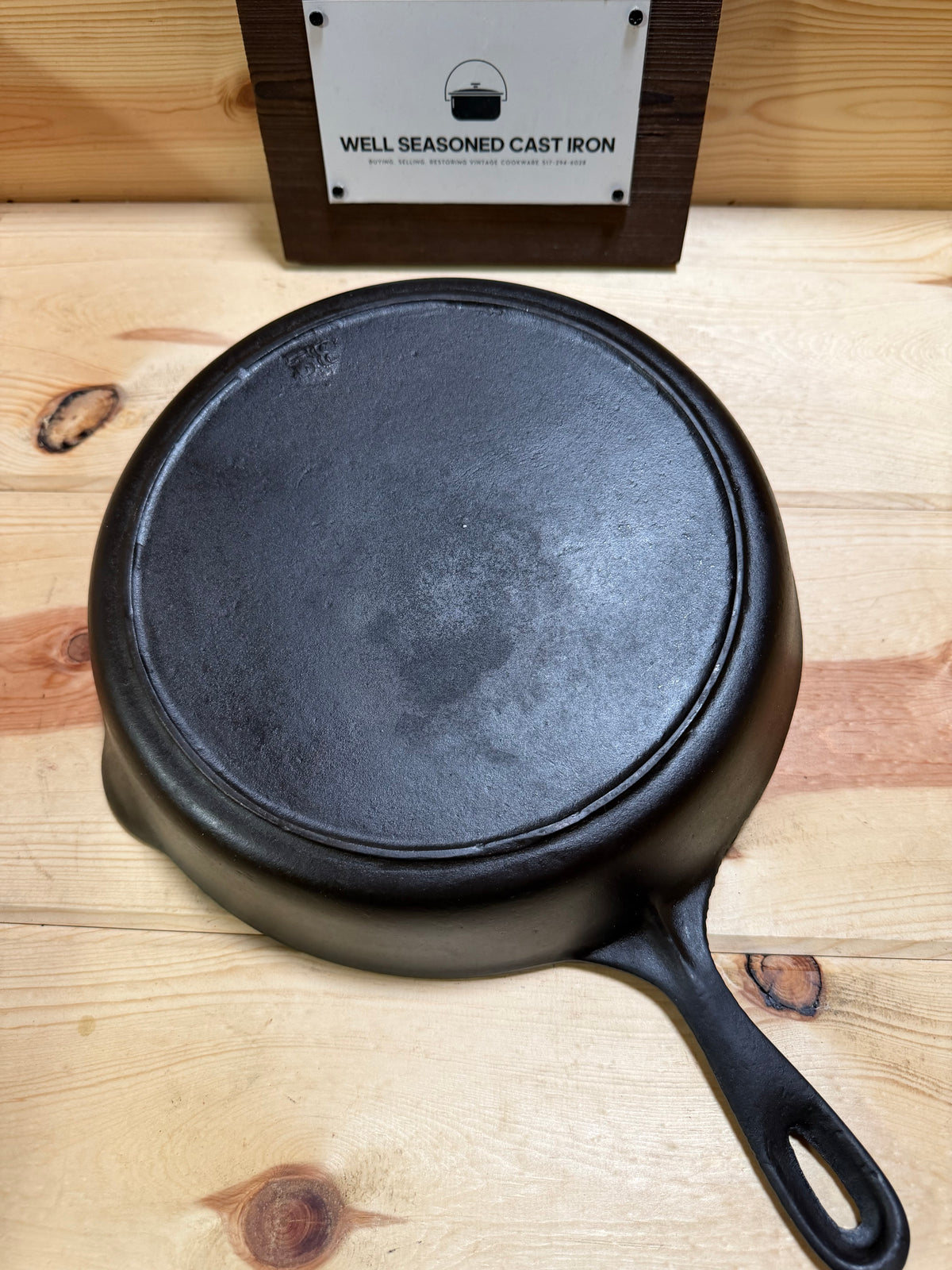 Southern mystery skillet #7 w/ raised makers mark